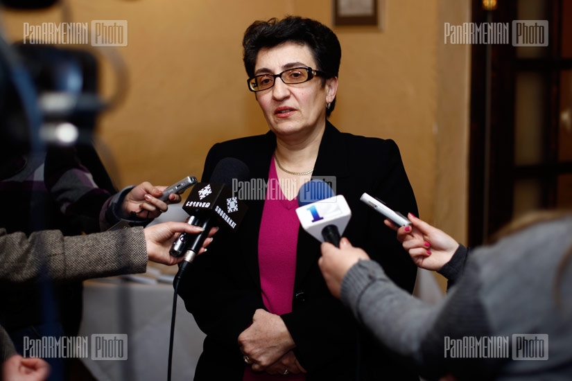 Ցմահ դատապարտյալ Մհեր Ենոքյանի «Ես զրուցում եմ Քեզ հետ,ՄԱՐԴ» գրքի շնորհանդեսը