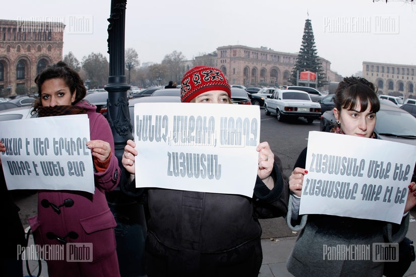 Экологическая акция протеста перед зданием правительством Армении