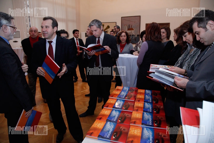 В МИД Армении состоялась презентация «Армения: из веков к вечности»