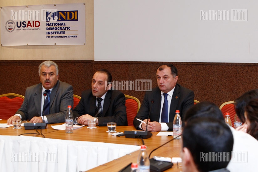 Քննարկում քաղաքական զարգացումների թեմայով