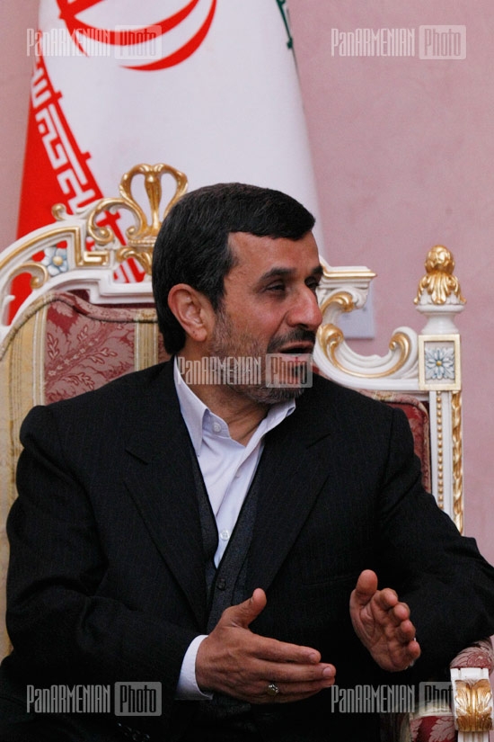 RA President Serzh Sargsyan receives his Iranian counterpart Mahmoud Ahmadinejad