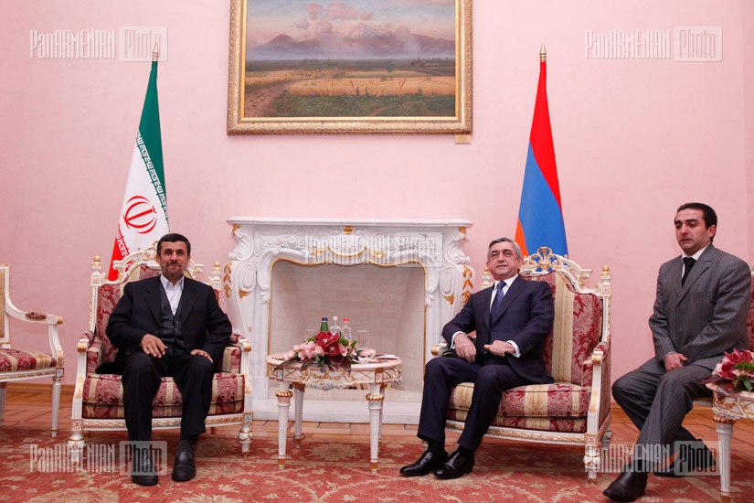RA President Serzh Sargsyan receives his Iranian counterpart Mahmoud Ahmadinejad