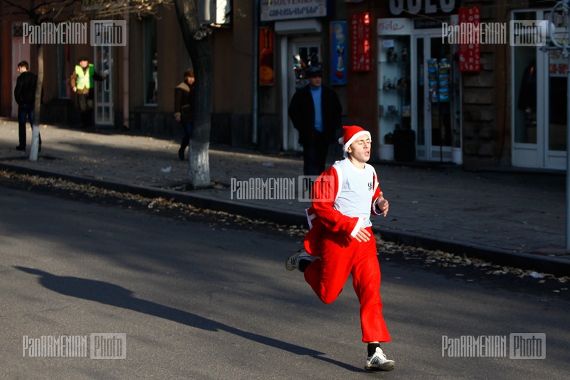 Santa run organized within the frameworks of Winterfest 2011