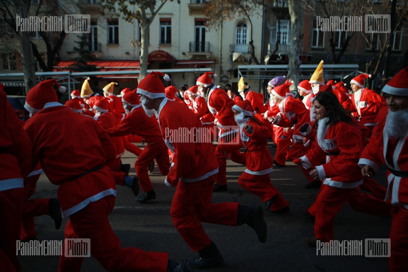 Santa run organized within the frameworks of Winterfest 2011