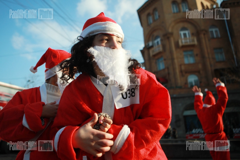 Santa run organized within the frameworks of Winterfest 2011