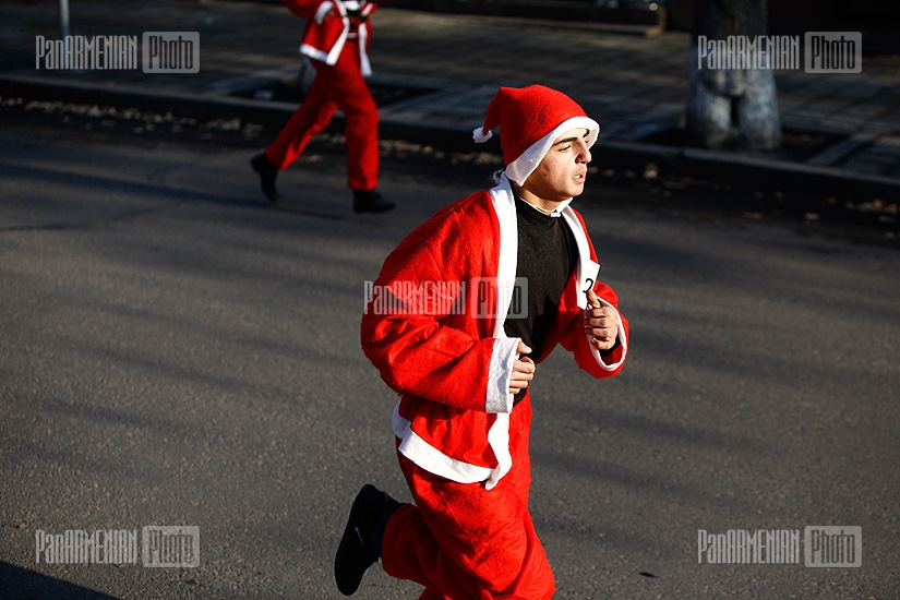 Santa run organized within the frameworks of Winterfest 2011