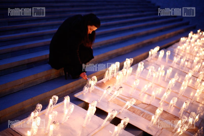 Армянские студенты зажгли свечи в память павшим воинам-освободителям