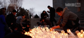 Армянские студенты зажгли свечи в память павшим воинам-освободителям