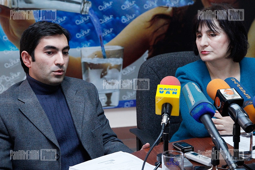 Press conference of the head of YSU Applied Sociology Faculty Artur Atanesyan and psychologist Karine Nalchajyan
