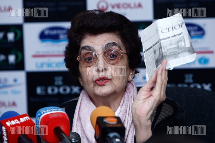 Press conference of Armenian poet Hovhannes Tumanyan's grand daughter Irma Safrazbekyan and chairman of RA Writers Union Levon Ananyan