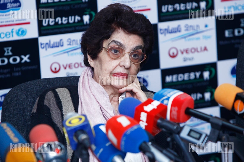 Press conference of Armenian poet Hovhannes Tumanyan's grand daughter Irma Safrazbekyan and chairman of RA Writers Union Levon Ananyan