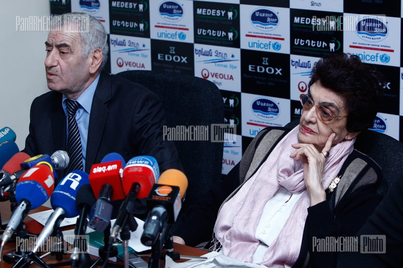 Press conference of Armenian poet Hovhannes Tumanyan's grand daughter Irma Safrazbekyan and chairman of RA Writers Union Levon Ananyan