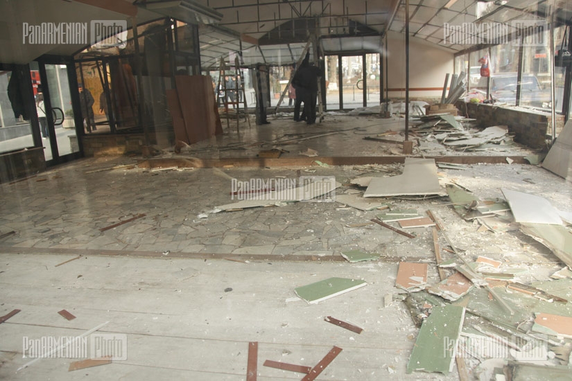 На улице Абовяна демонтируются магазины