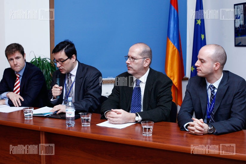 Глава Делегации ЕС в Армении Траян Христеа и и.о. главы ереванского офиса ОБСЕ Карел Хофстра представили новую программу по содействию проедению выборов в Армении 