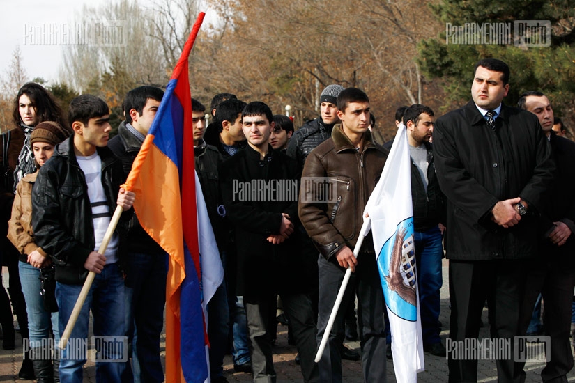 В Ереване состоялось шествие, посвященное памяти Гранта Динка и жертв армянских погромов в Баку