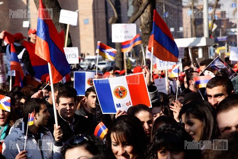 В Ереване прошла акция Мерси в знак благодарности за принятие во Франции билля по Геноциду