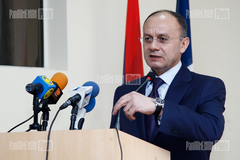 Министр обороны РА Сейран Оганян посетил Фрацузский университет Армении