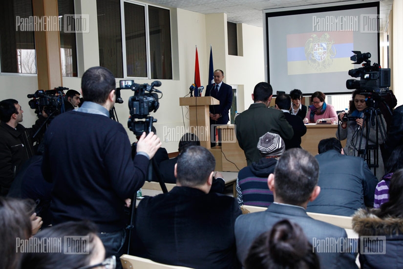 Министр обороны РА Сейран Оганян посетил Фрацузский университет Армении