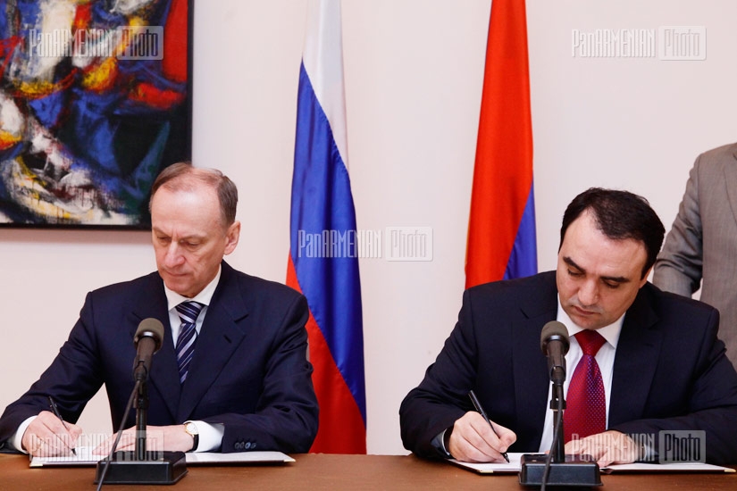 Секретарь Совета нацбезопасности Армении Артур Багдасарян и глава ФСБ России Николай Патрушев подписали ряд соглашений