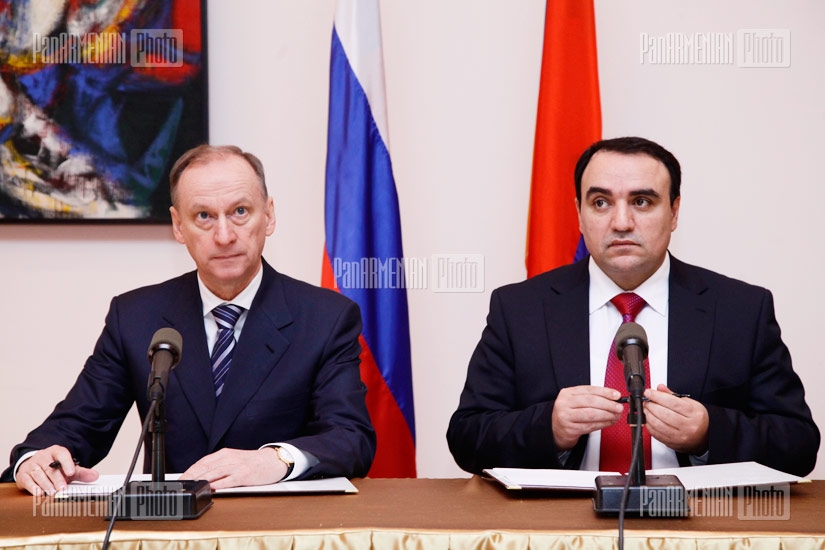 RA NSC Secretary Arthur Baghdasaryan and his Russian counterpart Nikolay Patrushev sign memorandums