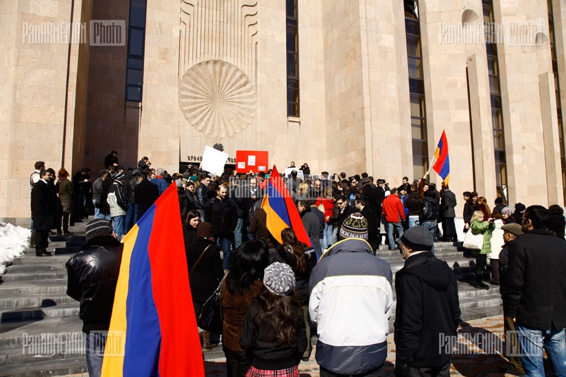 Activists struggling against constructions in Mashtots park gather in front of Yerevan Municipality  