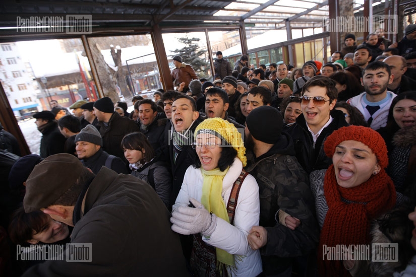 Активисты оккупировали стройплощадку в парке Маштоца в Ереване