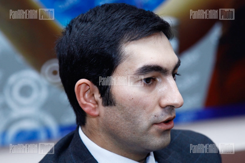Press conference of sociologist Artur Atanesyan and sculptor Levon Tokmajyan 