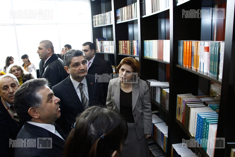 ՀՀ վարչապետ Տիգրան Սարգսյանը ներկա գտնվեց  Զանգակ գրատուն գրախանութի բացմանը