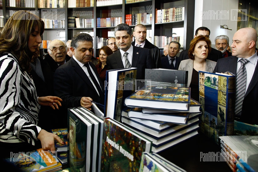 RA PM Tigran Sargsyan visits Zangak Publishing House bookstore opening