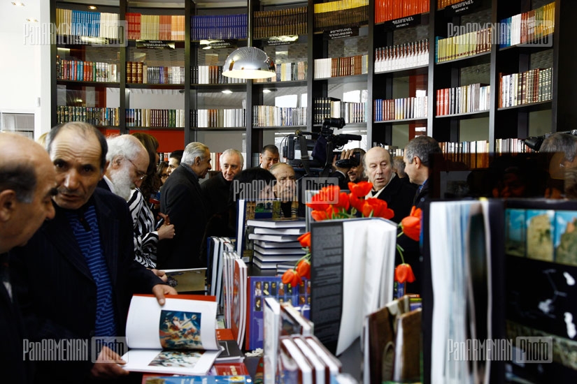 RA PM Tigran Sargsyan visits Zangak Publishing House bookstore opening