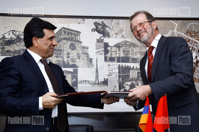 Արտակարգ իրավիճակների նախարար Արմեն Երիցյանը և Շվեյցարիայի զարգացման և համագործակցության գործակալության տարածաշրջանային գրասենյակի տնօրեն Ռուդոլֆ Շոխը ստորագրեցին համաձայնագիր