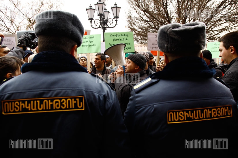 Environmentalist activists protest in front of Government building