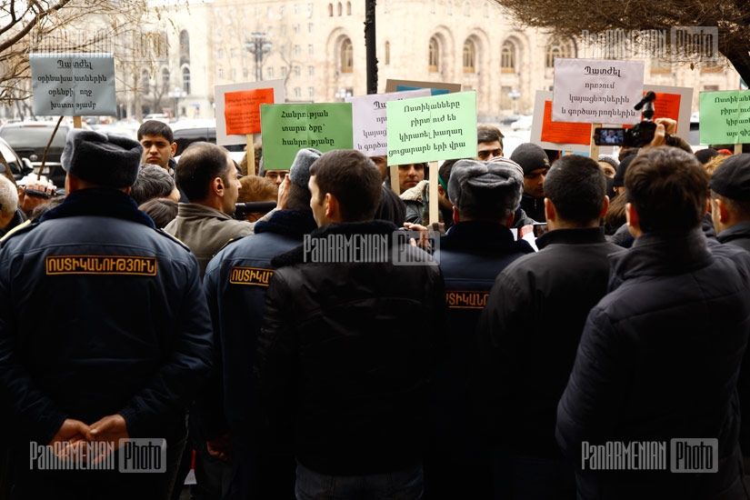 Environmentalist activists protest in front of Government building