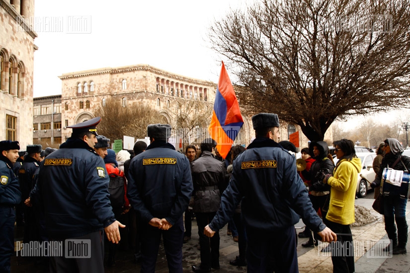 Environmentalist activists protest in front of Government building