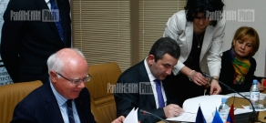 President of the French Competition Authority Bruno Lassere and chairman of SCPEC Artak Shaboyan sign a memorandum