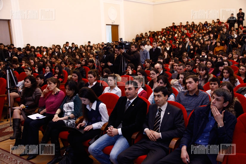 RA PM Tigran Sargsyan provides students with scholarship certificates