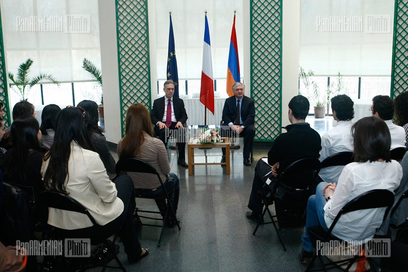 French Ambassador to Armenia Henry Renault and RA FM Edward Nalbandian meet with UFAR students