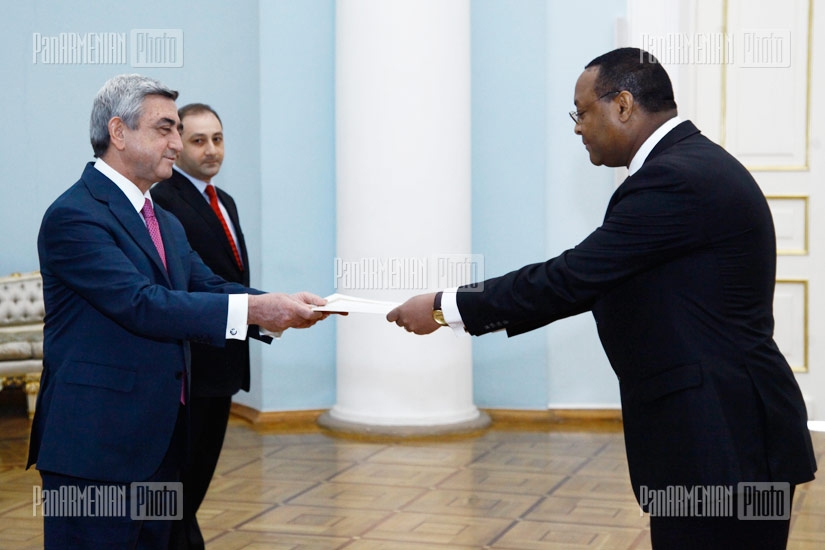The Newly-appointed Ethiopian Ambassador to Armenia hands in his credentials to RA President