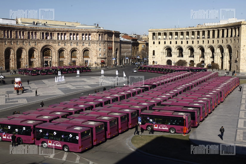 В Ереване презентовали новые китайские автобусы и приобритенные 