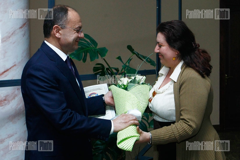 RA Minister of Defense receives participants of Pages of History and Culture project