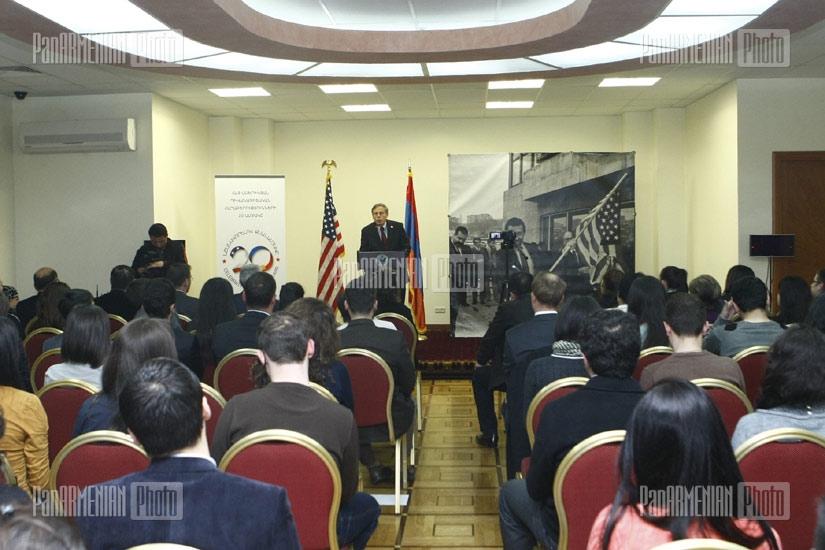 Пресс-конференция посла США в Армении Джона Хефферна, посвященная 20-летию установления армяно-американских дипотношений