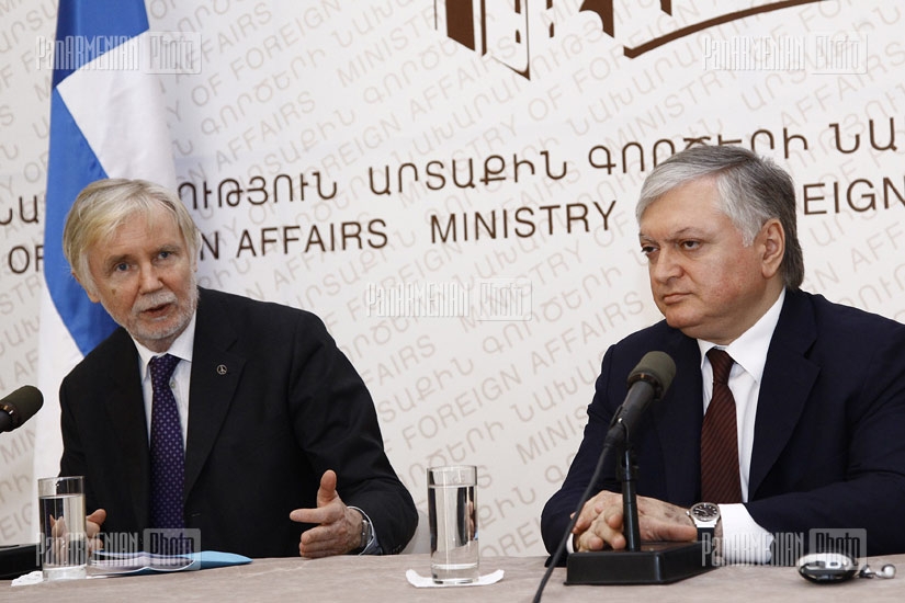 ՀՀ ԱԳ նախարար Էդվարդ Նալբանդյանի և Ֆինլանդիայի ԱԳ նախարար Էրկկի Տուոմիոյայի համատեղ ասուլիսը