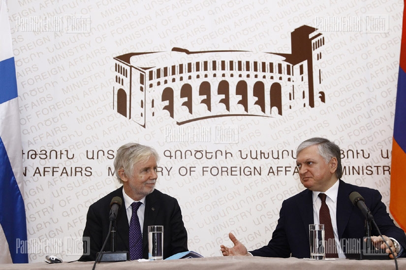 ՀՀ ԱԳ նախարար Էդվարդ Նալբանդյանի և Ֆինլանդիայի ԱԳ նախարար Էրկկի Տուոմիոյայի համատեղ ասուլիսը
