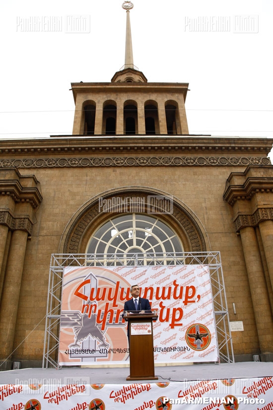 Президент Армении в рамках предвыборной агитации РПА встретился с ереванцами