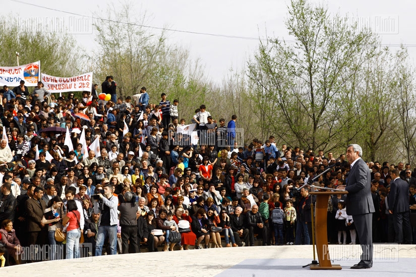 Президент Армении, лидер РПА Серж Саркисян встретился с жителями города Арарат