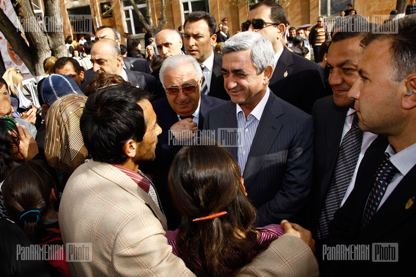 ՀՀԿ նախագահ Սերժ Սարգսյանը հանդիպեց Արարատ քաղաքի բնակիչների հետ