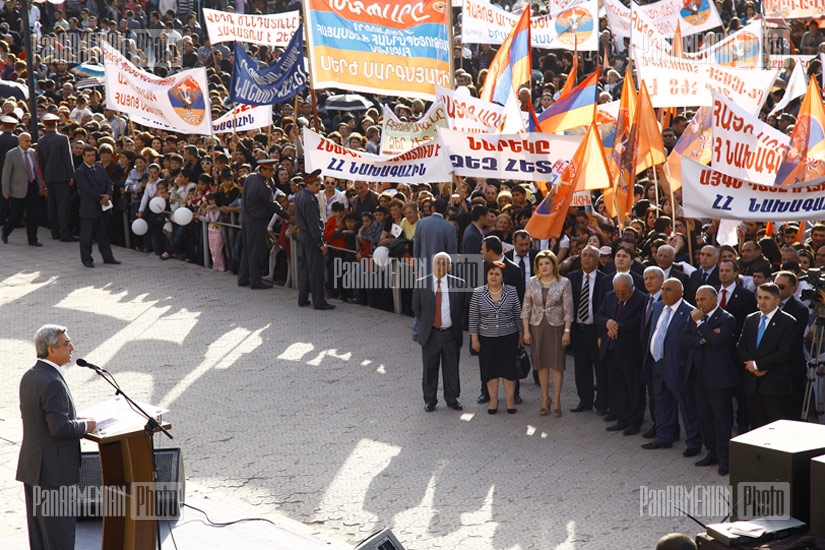 RPA President Serzh Sargsyan meets with residents of Artashat town