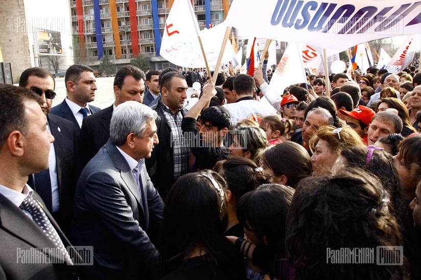 Президент Армении, лидер РПА встретился с жителями города Арташат