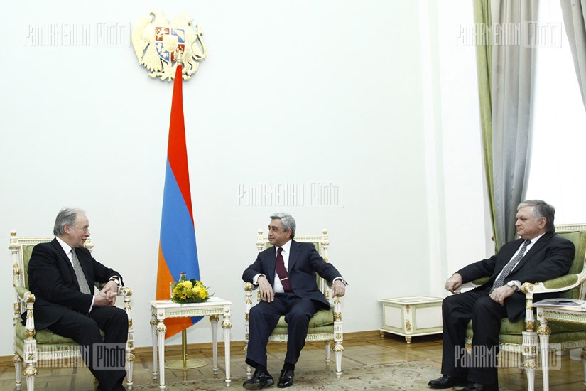 RA President Serzh Sargsyan receives FM of Belarus Sergei Martynov