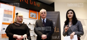 Orange Armenia awards the week's 50.000th subscriber who first received an international call
